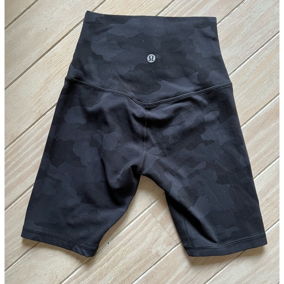 NWOT lululemon Wunder Train Hi-Rise Shorts 8” - Picture 7 of 12